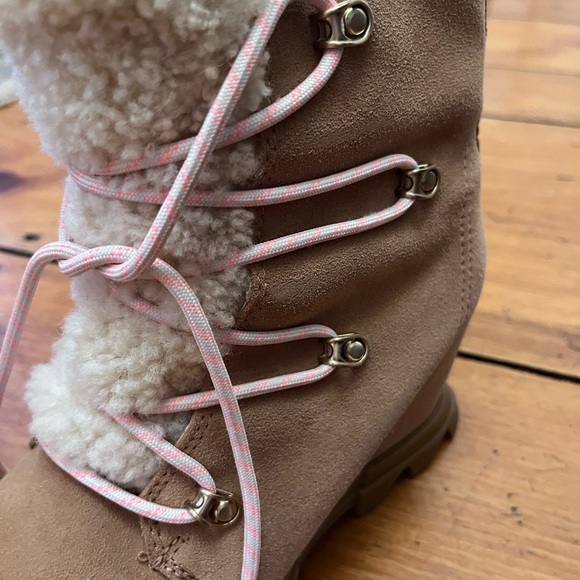Sorel Joan of Arctic wedge lll Lace cozy bootie size 7 - Picture 4 of 5